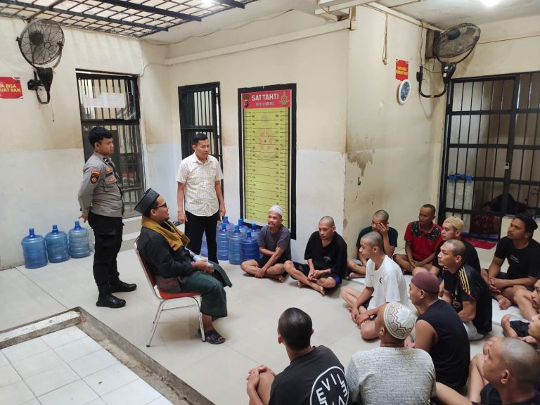 Bina Rohani dan Mental warga binaan Polres Bontang : tema Hikmah Puasa Bulan Suci Ramadhan
