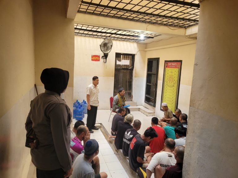 Binrohtal Rutin di Rutan Polres Bontang, warga binaan simak Ceramah Puasa Ramadan