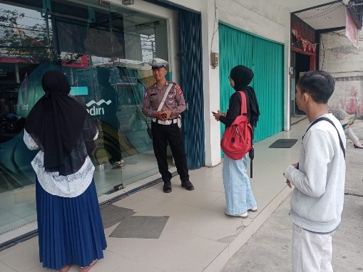 Satlantas Polres Bontang Sosialisasikan Mekanisme Penerbitan SIM kepada Warga di Jl. Ahmad Yani RT 13