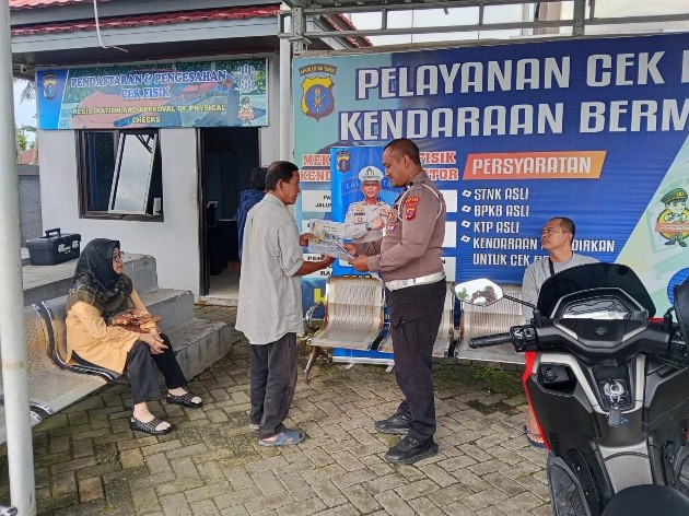 Satlantas Polres Bontang Beri Pencerahan Mekanisme Penerbitan STNK (SAMSAT) kepada Masyarakat