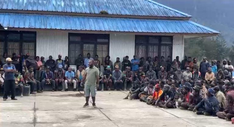 *Aparat Gabungan Satgas Ops Damai Cartenz bersama Polres Puncak Amankan Aksi Masyarakat di Ilaga, Situasi Berlangsung Aman dan Kondusif*