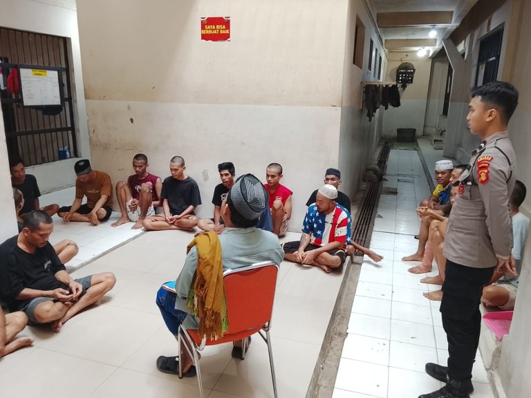 Binrohtal Rutin di Rutan Polres Bontang:, Ajak warga binaan Jaga Lisan di Bulan Ramadhan