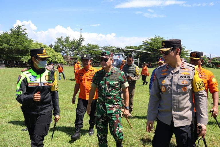Pantau Arus Mudik dari Udara, Kapolda Bali Tinjau Antrean Panjang di Gilimanuk