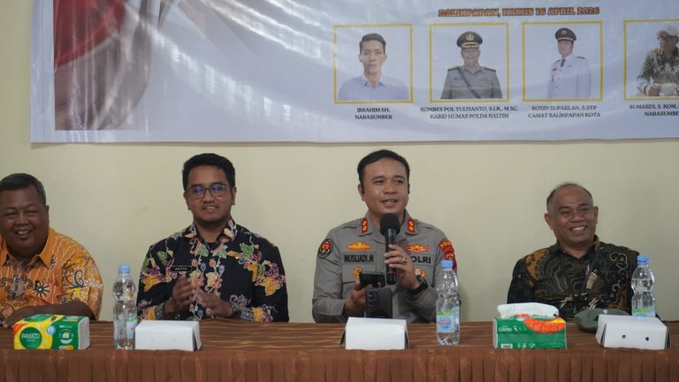 Perkuat Kesadaran Digital, Bidhumas Polda Kaltim Sosialisasikan Bijak Bermedia Sosial di Kelurahan Telaga Sari