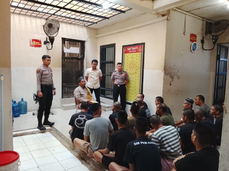 Binrohtal Rutin Rutan Polres Bontang Hadirkan Ustadz Ubaidillah LDNU, Tanamkan Kunci Keberkahan Hidup bagi warga binaan