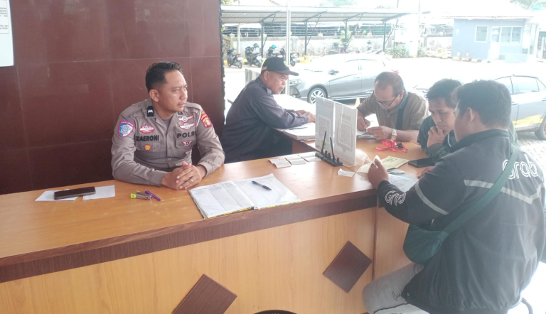 Satlantas Polres Bontang Sosialisasikan Mekanisme Penerbitan STNK, Edukasi Masyarakat Urus Sendiri di Samsat