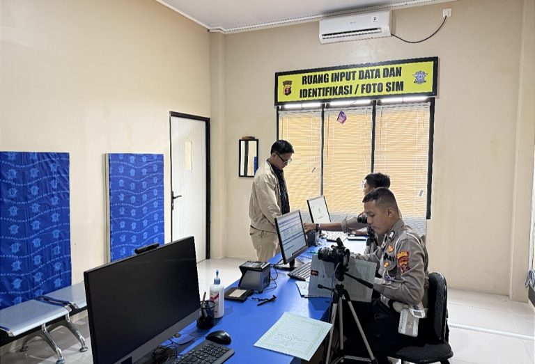 Satlantas Polres Bontang Gelar Sosialisasi Mekanisme Penerbitan SIM, Warga Diimbau Urus Sendiri Tanpa Calo