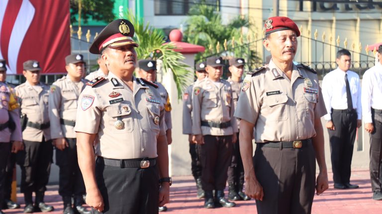 Upacara Korp Raport di Polres Bontang: Kompol Abdul Khoiri dan Ipda Bambang Suprayitno Sandang Pangkat Pengabdian Baru