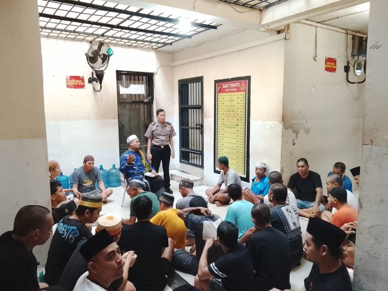 Rutin Tiap Kamis, Binrohtal warga binaan Polres Bontang Hadirkan Ustadz LDNU Bahas Sholat Sebagai Ketenangan Jiwa
