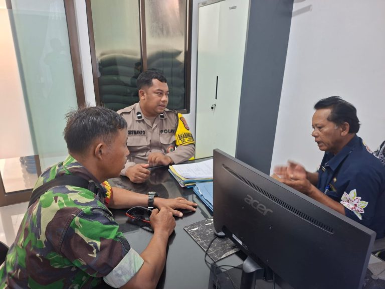 Perkuat Sinergi, Bhabinkamtibmas Tanjung Laut gelar dialog kamtibmas bersama Staf Kelurahan dan Warga di Kantor Kelurahan