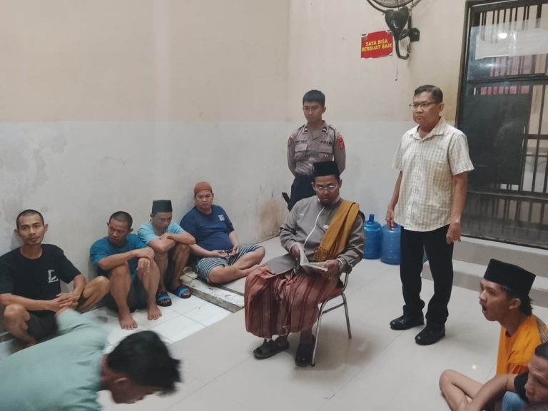 Tingkatkan Iman dan Taqwa, Polres Bontang Rutin Gelar Binrohtal kepada warga binaan