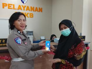Sat Lantas Polres Bontang Sosialisasikan E-BPKB, Masyarakat Kini Bisa Cek Data Kendaraan Lewat Smartphone