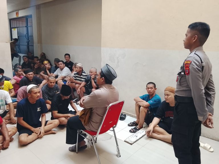 Rutan Polres Bontang Gelar Binrohtal Rutin, Bekali warga binan dengan Materi “Rahasia dibalik Doa dan Dzikir”
