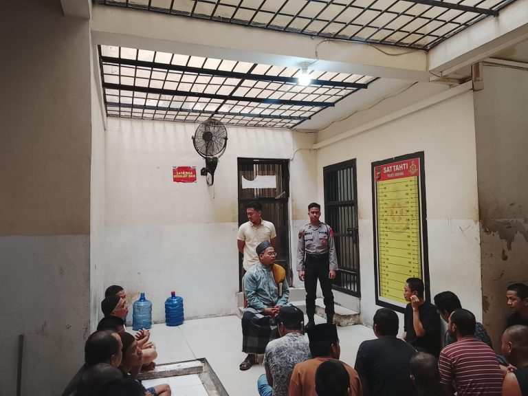 Tingkatkan Iman dan Taqwa, warga binaan Polres Bontang Ikuti Binrohtal Bersama Ustadz Ubaidillah