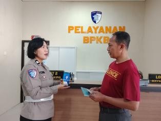 Permudah Layanan, Sat Lantas Polres Bontang Sosialisasikan E-BPKB: Cek Data Kendaraan Cukup Lewat Smartphone