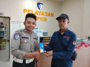 Inovasi Digital Polri: Sat Lantas Polres Bontang Kenalkan E-BPKB untuk Cek Kepemilikan Kendaraan Lewat Smartphone