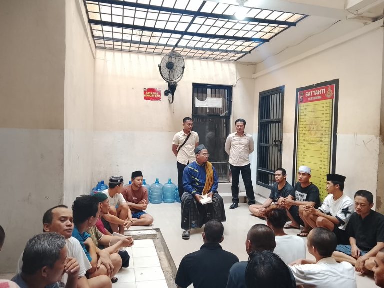 Tingkatkan Iman dan Taqwa, Rutan Polres Bontang Rutin Gelar Binrohtal Warga binaan Bersama LDNU Kota Bontang