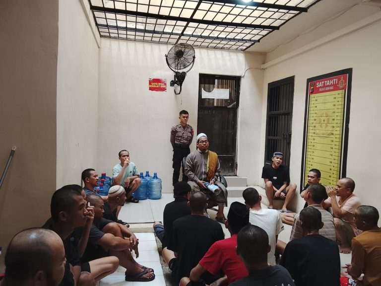 Tingkatkan Iman dan Taqwa, Polres Bontang Berikan siraman rohani kepada warga binaan