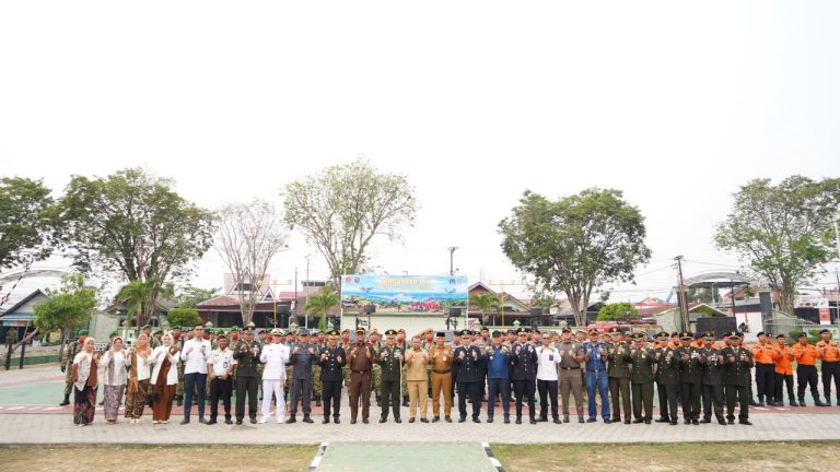 Berjalan penuh hikmad, Wakapolres Bontang Hadiri Upacara HUT Ke-81 TNI di Kodim 0908 Bontang