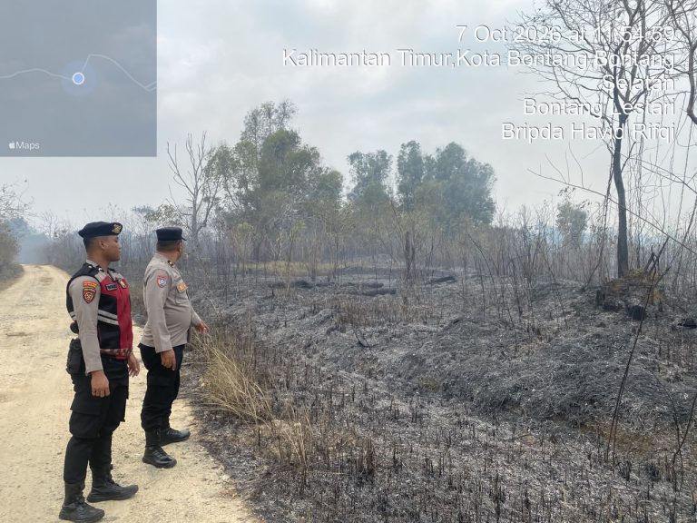 Respon cepat, Tim Gabungan Polri-TNI dan Damkar Padamkan Karhutla di Nyerakat Kiri